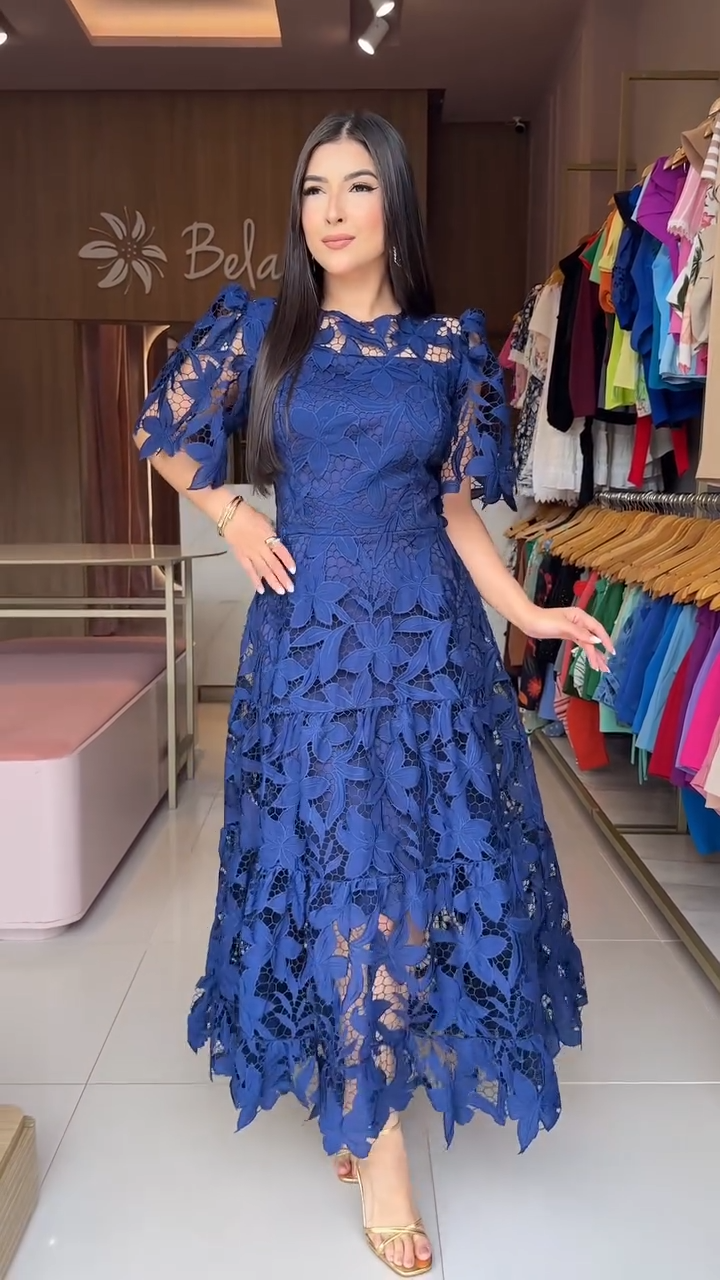 aceasta este o rochie frumoasa